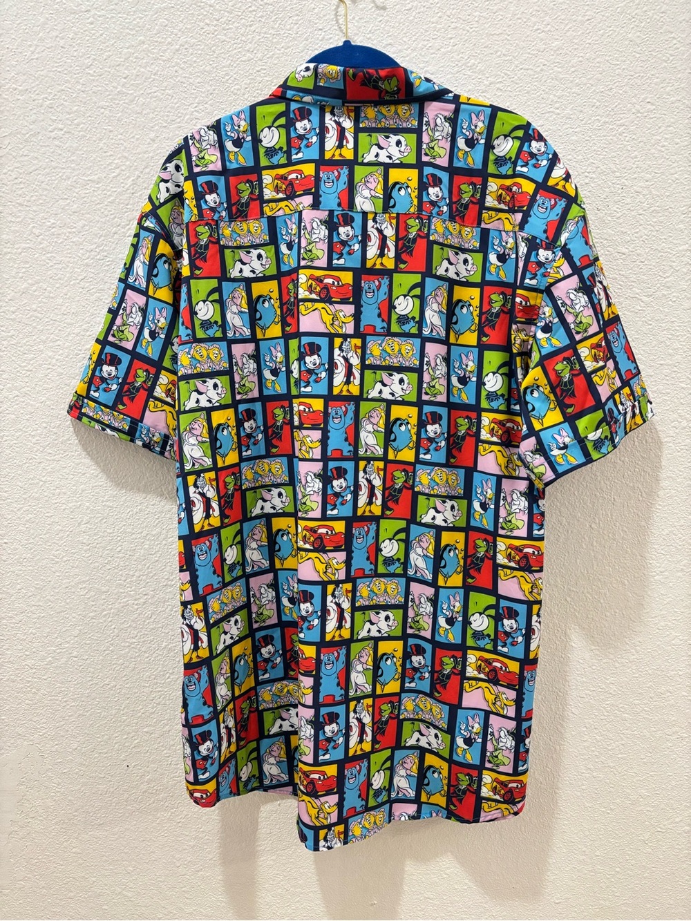 Disney RSVLTS D23Fan Club Gold Member Exclusive Shirt Size XL Characters - Picture 3 of 4